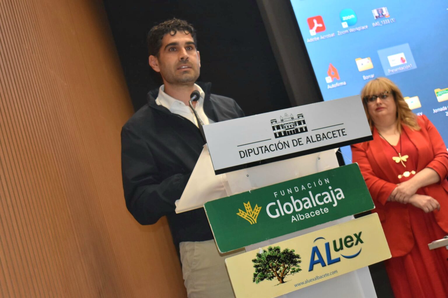 ALUEX Combate la Desinformación y la Soledad a Través de su Ciclo de Conferencias ‘Conocimiento de Calidad’